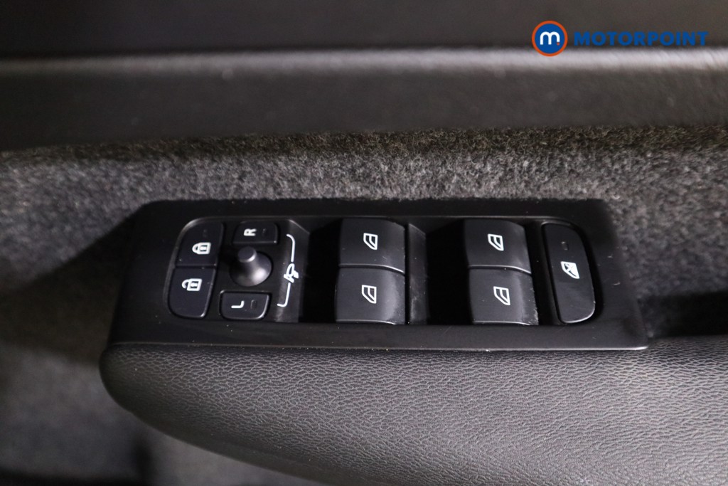 Volvo Xc40 R Design Manual Petrol SUV - Stock Number (1611984) - 15th supplementary image