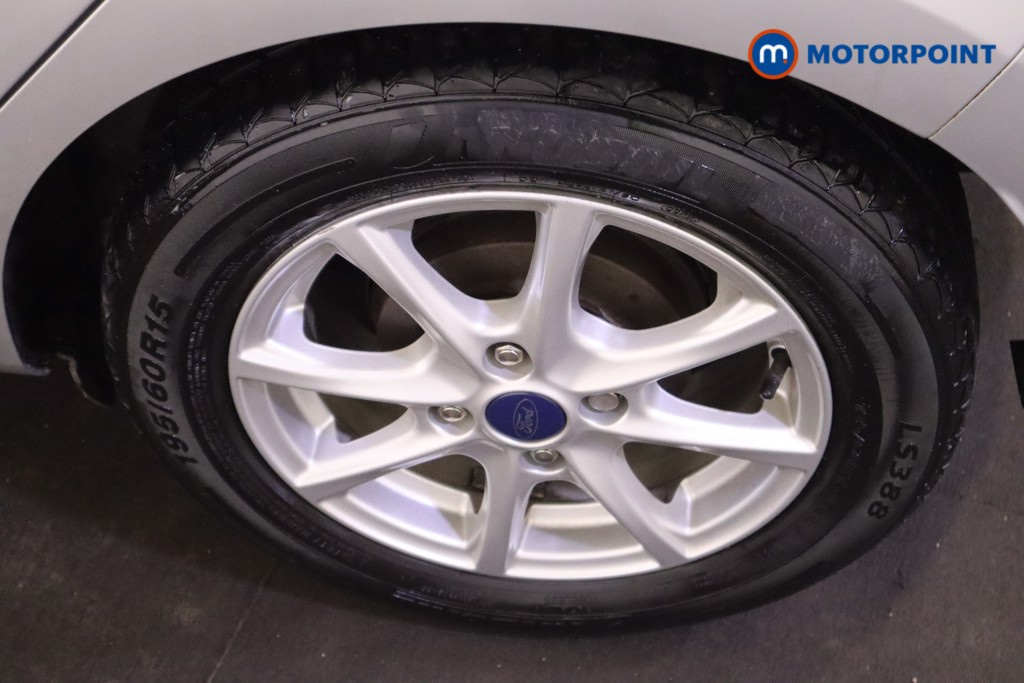 Ford Fiesta Zetec Manual Petrol Hatchback - Stock Number (1612061) - 9th supplementary image