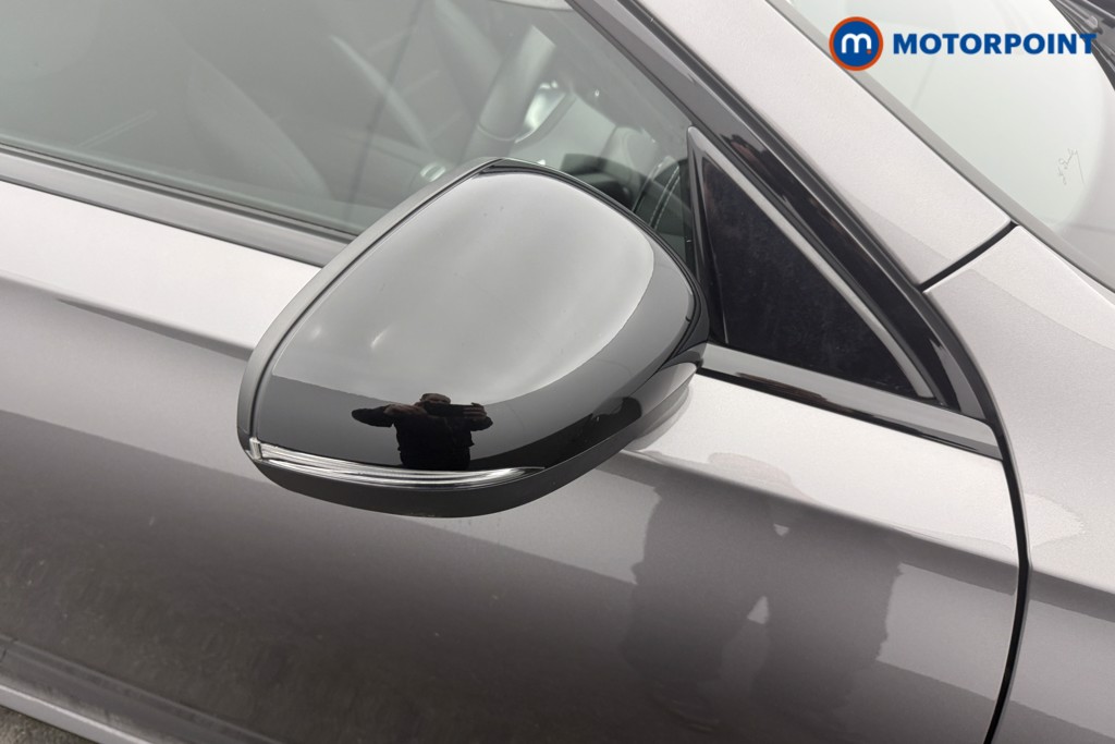 Mercedes-Benz A Class Amg Line Executive Edition Automatic Petrol Hatchback - Stock Number (1612933) - 24th supplementary image