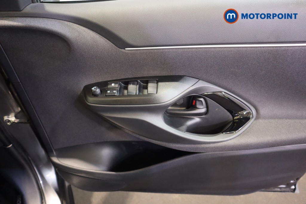 Toyota Yaris Cross Design Automatic Petrol-Electric Hybrid Estate - Stock Number (1613949) - 9th supplementary image