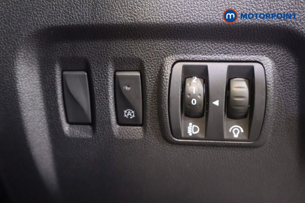 Renault Captur Iconic Manual Petrol SUV - Stock Number (1614589) - 12th supplementary image