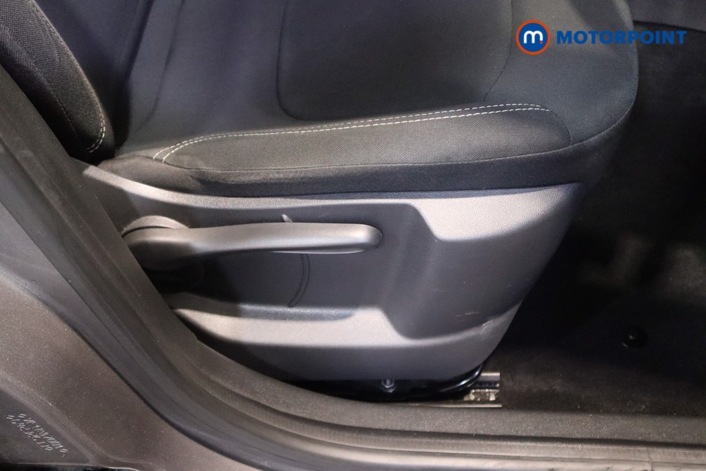 Renault Captur Iconic Manual Petrol SUV - Stock Number (1614589) - 16th supplementary image