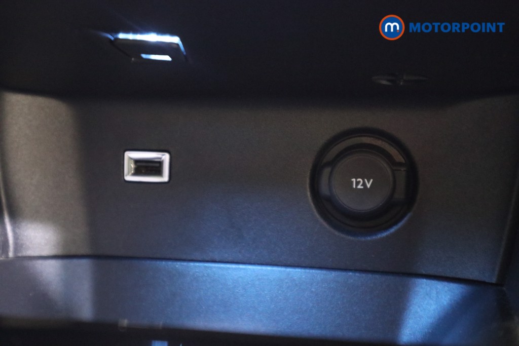 Peugeot 3008 Allure Manual Petrol SUV - Stock Number (1614985) - 10th supplementary image