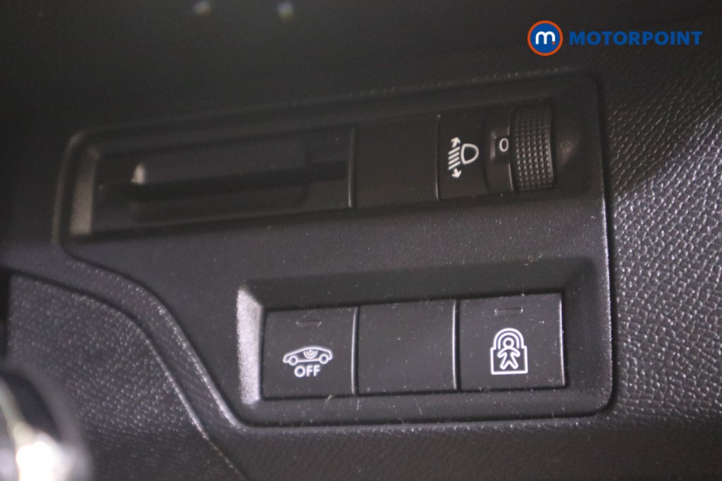 Peugeot 3008 Allure Manual Petrol SUV - Stock Number (1614985) - 14th supplementary image