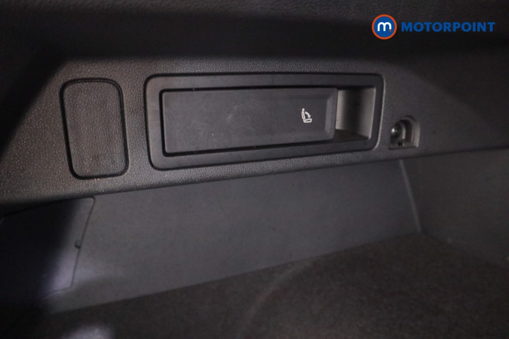 Volkswagen Tiguan Life Automatic Petrol SUV - Stock Number (1615677) - 20th supplementary image