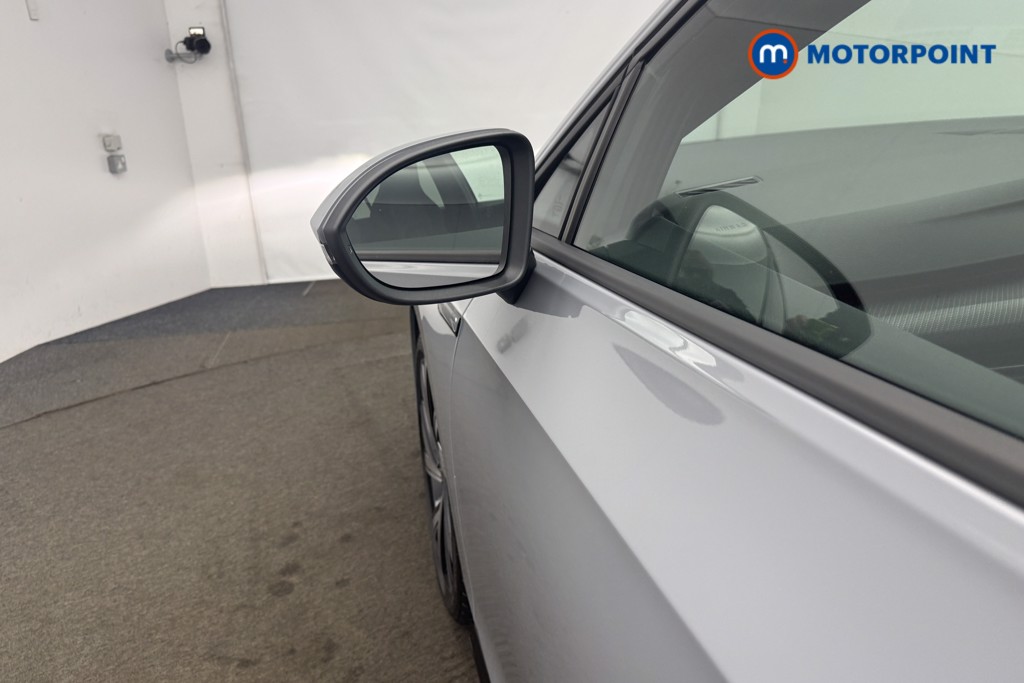 Volkswagen Golf R-Line Automatic Petrol Hatchback - Stock Number (1616972) - 30th supplementary image