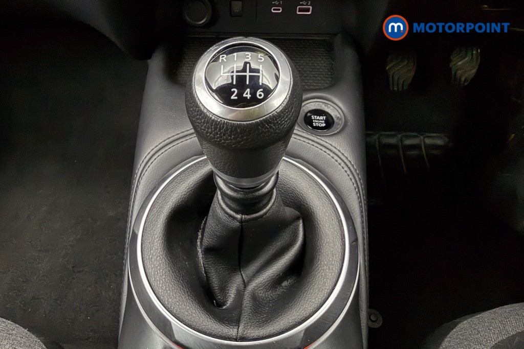 Nissan Juke N-Connecta Manual Petrol SUV - Stock Number (1610391) - 7th supplementary image