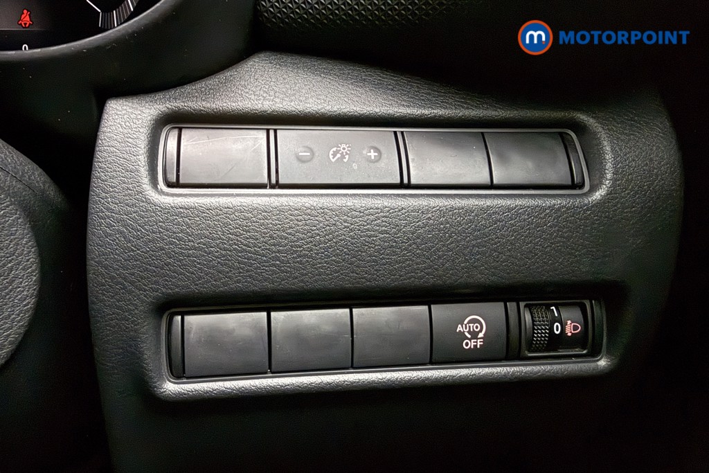 Nissan Juke N-Connecta Manual Petrol SUV - Stock Number (1610391) - 17th supplementary image