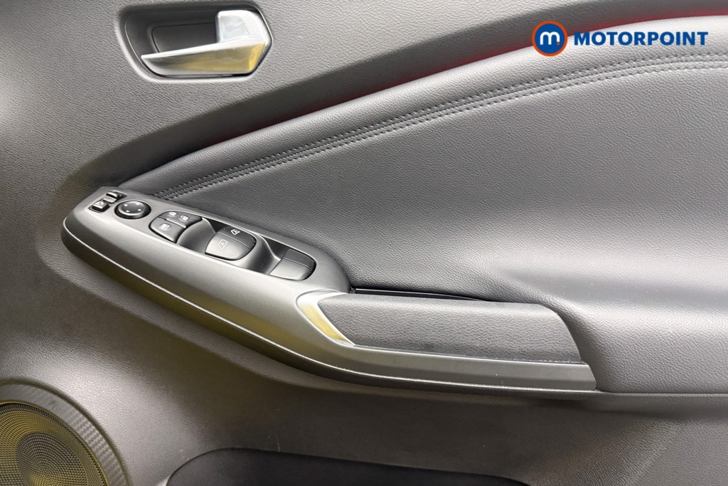 Nissan Juke N-Connecta Manual Petrol SUV - Stock Number (1610391) - 18th supplementary image