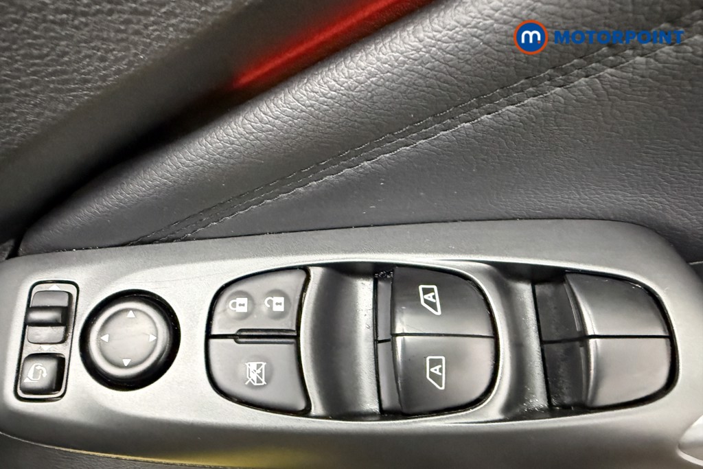 Nissan Juke N-Connecta Manual Petrol SUV - Stock Number (1610391) - 19th supplementary image