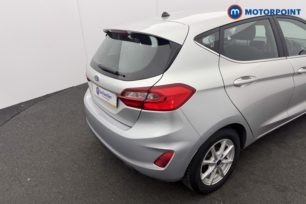 Ford Fiesta Zetec Manual Petrol Hatchback - Stock Number (1610535) - 4th supplementary image