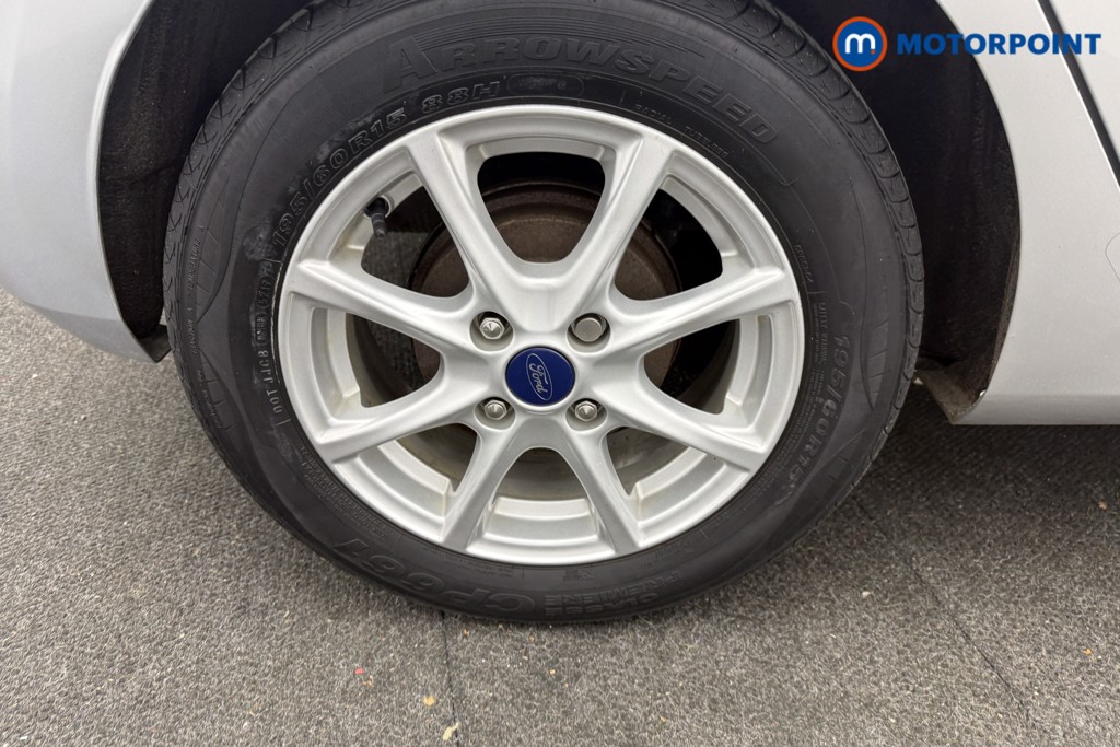Ford Fiesta Zetec Manual Petrol Hatchback - Stock Number (1610535) - 5th supplementary image