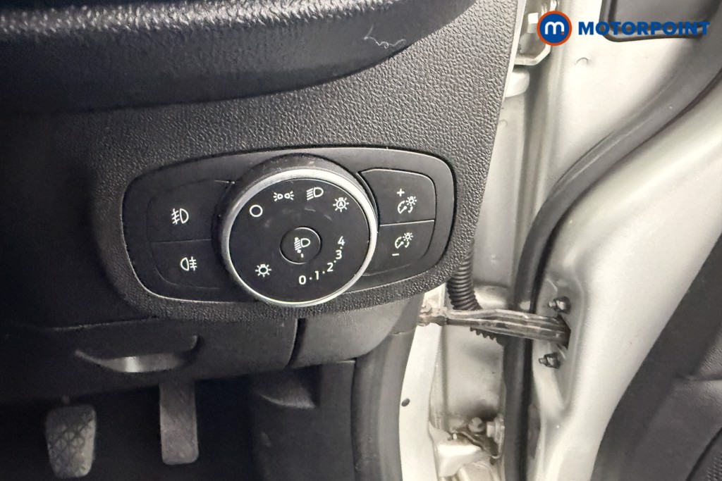 Ford Fiesta Zetec Manual Petrol Hatchback - Stock Number (1610535) - 11th supplementary image