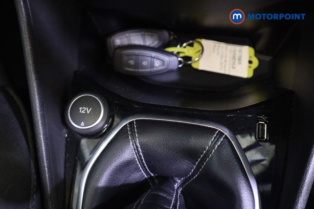Ford Fiesta Titanium Manual Petrol Hatchback - Stock Number (1615906) - 9th supplementary image