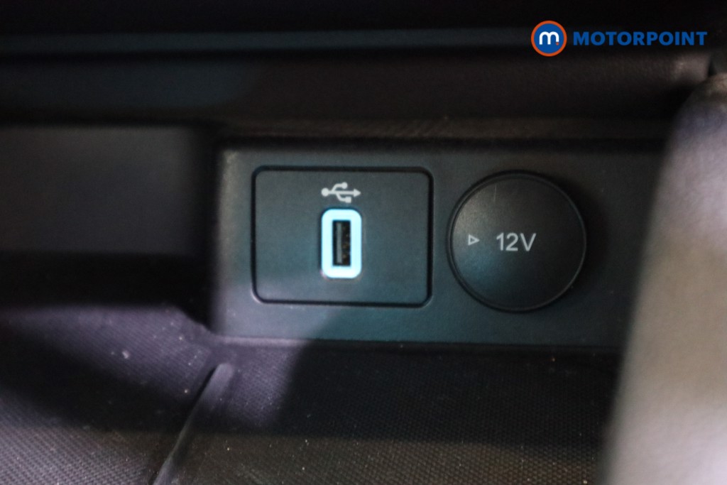 Ford Focus Titanium Automatic Petrol Hatchback - Stock Number (1616237) - 9th supplementary image