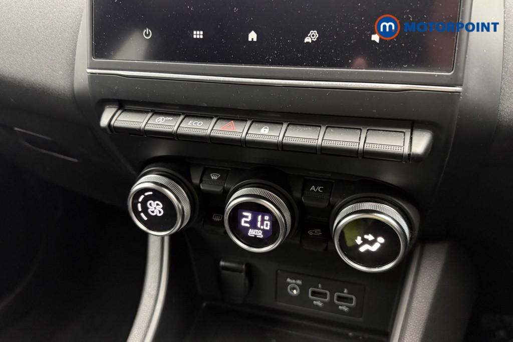 Renault Captur Iconic Manual Petrol SUV - Stock Number (1616400) - 12th supplementary image