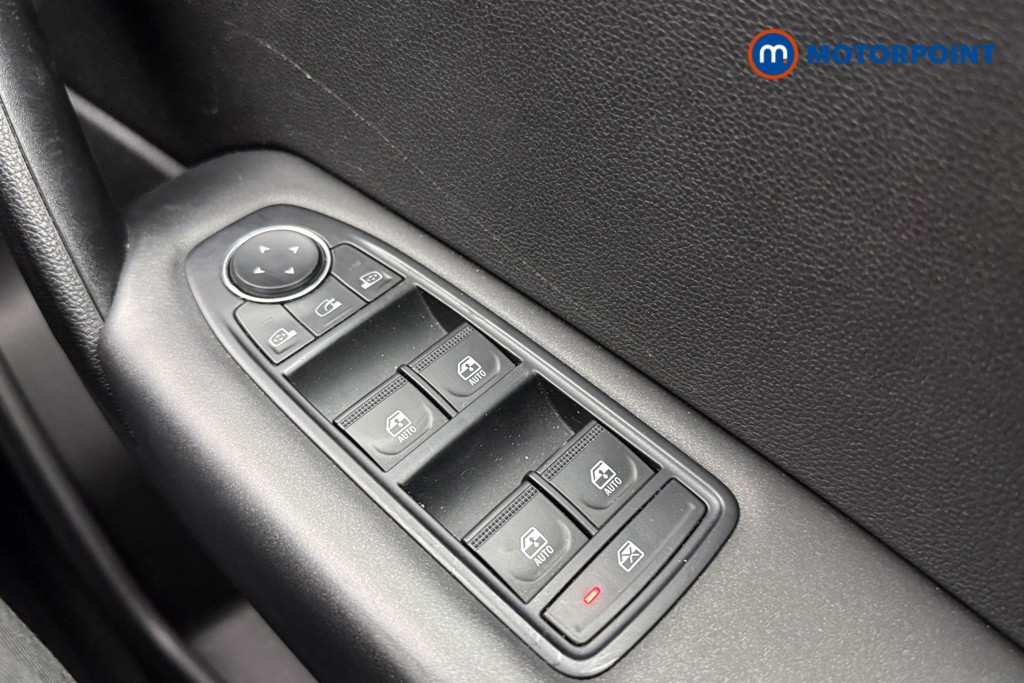 Renault Captur Iconic Manual Petrol SUV - Stock Number (1616400) - 16th supplementary image