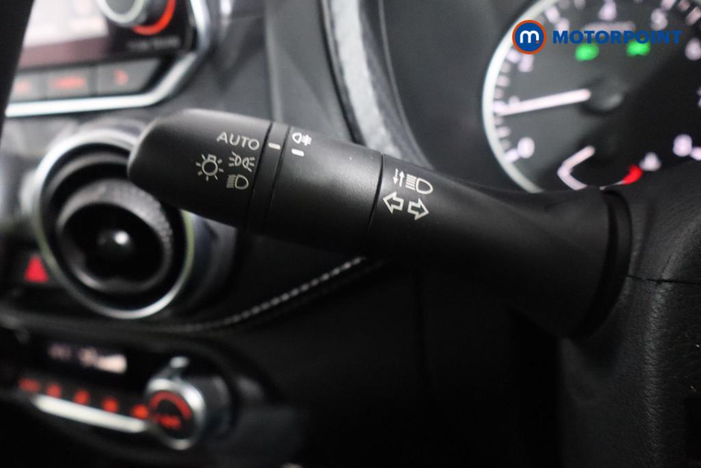 Nissan Juke N-Connecta Manual Petrol SUV - Stock Number (1602152) - 9th supplementary image