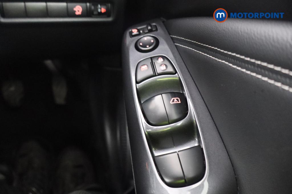 Nissan Juke N-Connecta Manual Petrol SUV - Stock Number (1602152) - 11th supplementary image