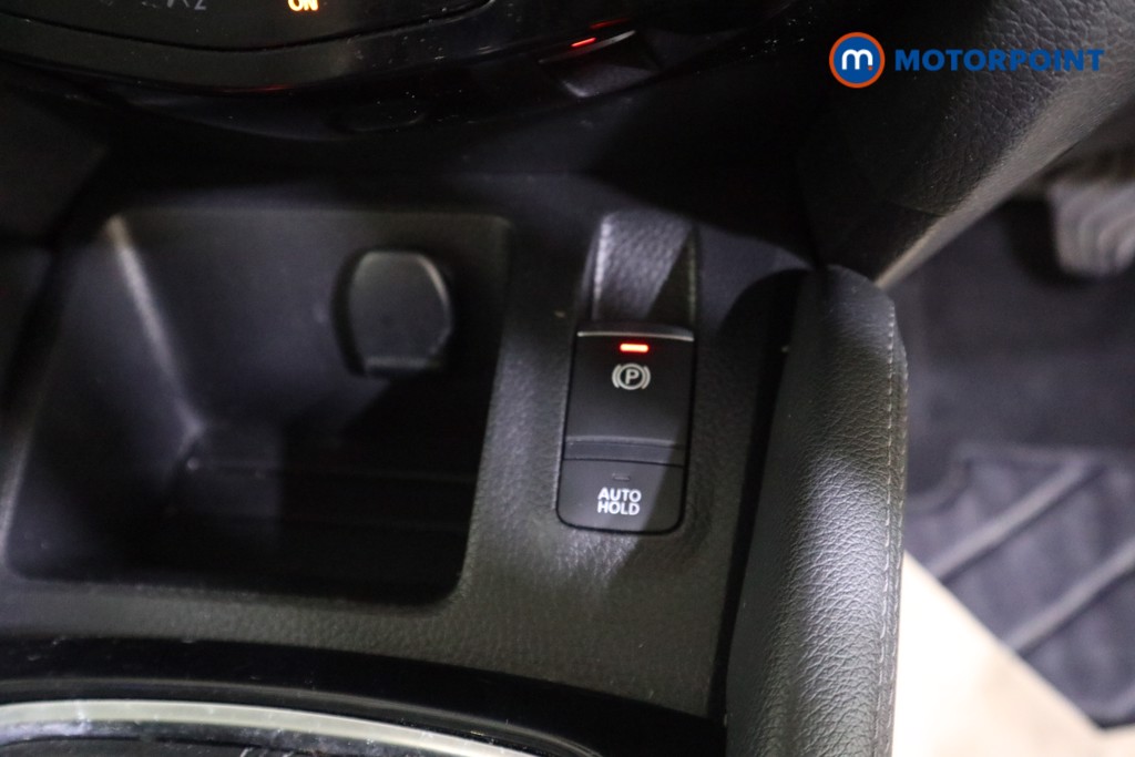 Nissan Qashqai Tekna Manual Petrol SUV - Stock Number (1609856) - 8th supplementary image