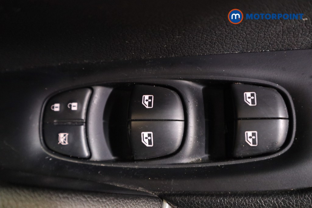 Nissan Qashqai Tekna Manual Petrol SUV - Stock Number (1609856) - 17th supplementary image