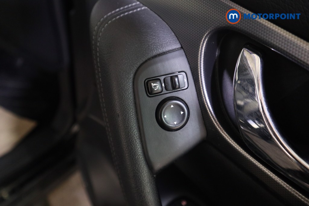 Nissan Qashqai Tekna Manual Petrol SUV - Stock Number (1609856) - 18th supplementary image