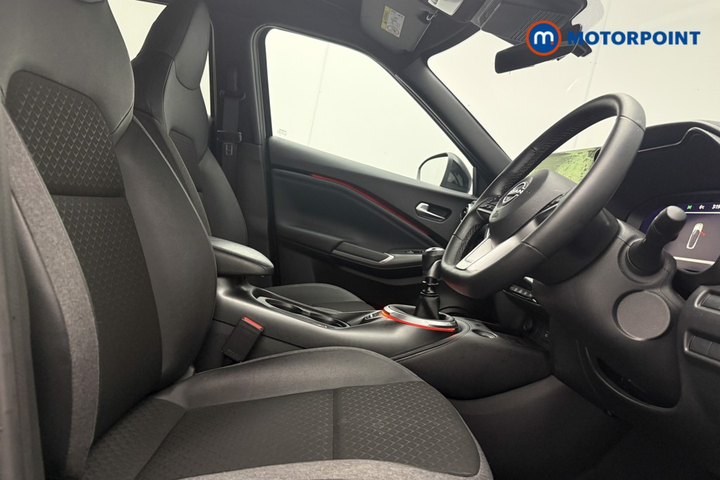 Nissan Juke N-Connecta Manual Petrol SUV - Stock Number (1610398) - 8th supplementary image