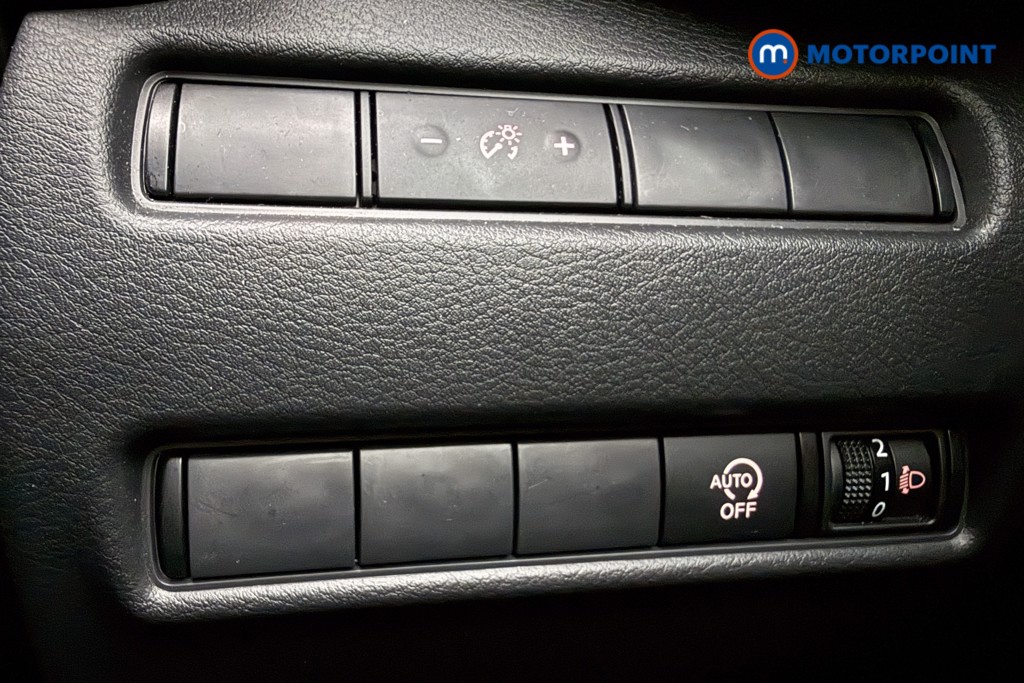 Nissan Juke N-Connecta Manual Petrol SUV - Stock Number (1610398) - 17th supplementary image