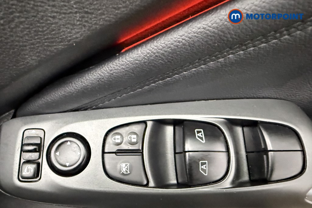 Nissan Juke N-Connecta Manual Petrol SUV - Stock Number (1610398) - 19th supplementary image