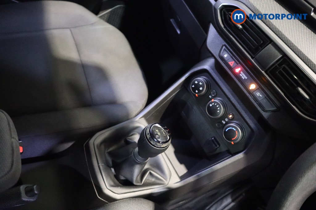 Dacia Sandero Essential Manual Petrol Hatchback - Stock Number (1612120) - 7th supplementary image