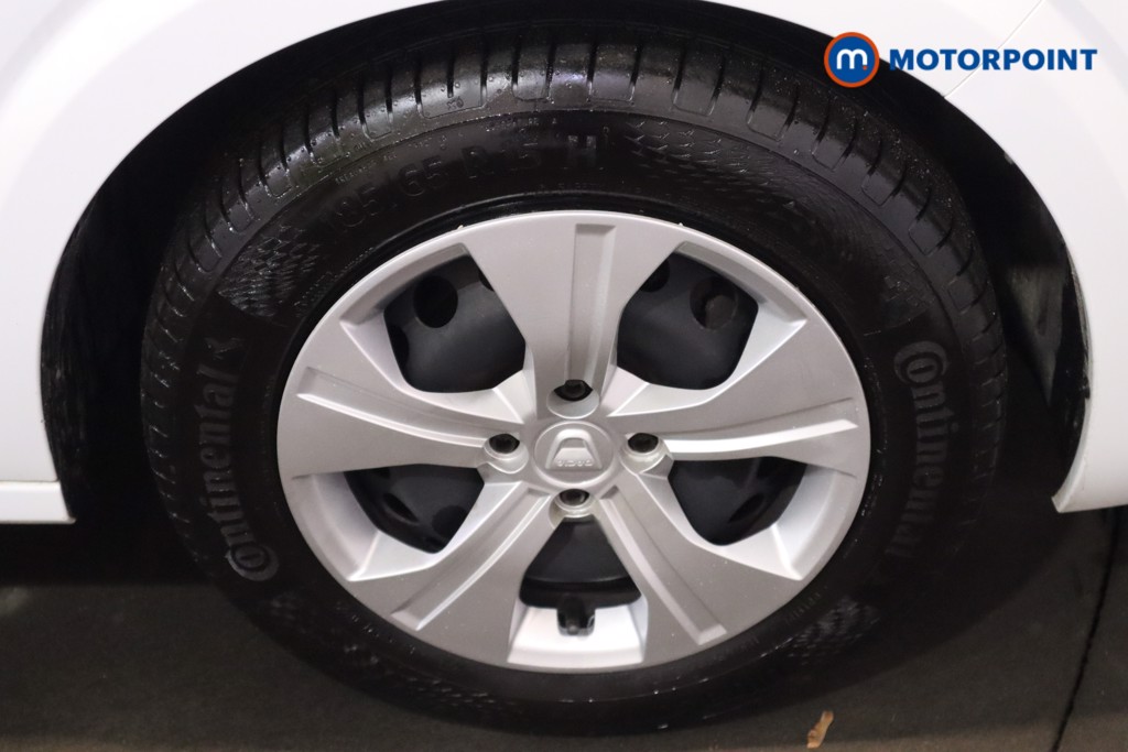 Dacia Sandero Essential Manual Petrol Hatchback - Stock Number (1612120) - 24th supplementary image