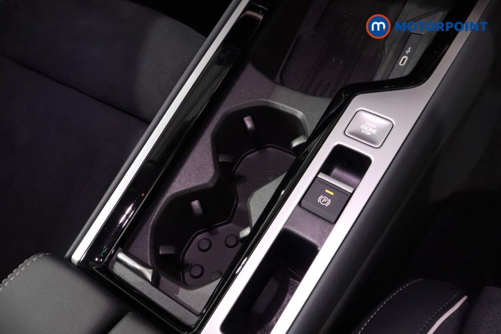 Volkswagen Passat Elegance Automatic Petrol Plug-In Hybrid Estate - Stock Number (1618590) - 18th supplementary image