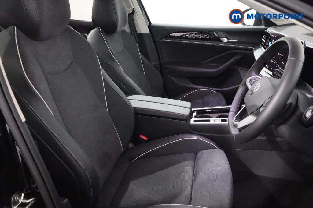 Volkswagen Passat Elegance Automatic Petrol Plug-In Hybrid Estate - Stock Number (1618590) - 23rd supplementary image