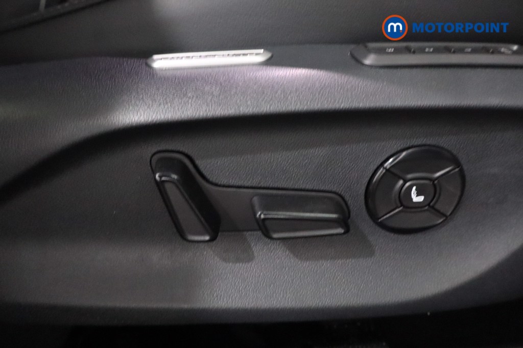 Volkswagen Passat Elegance Automatic Petrol Plug-In Hybrid Estate - Stock Number (1618590) - 27th supplementary image