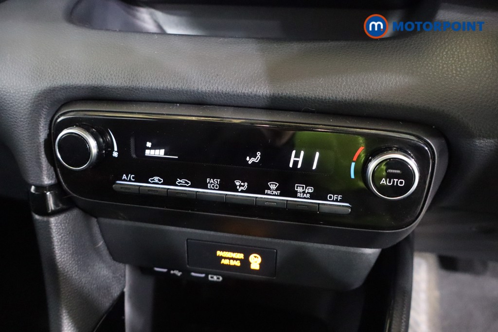 Toyota Yaris Design Automatic Petrol-Electric Hybrid Hatchback - Stock Number (1618616) - 8th supplementary image