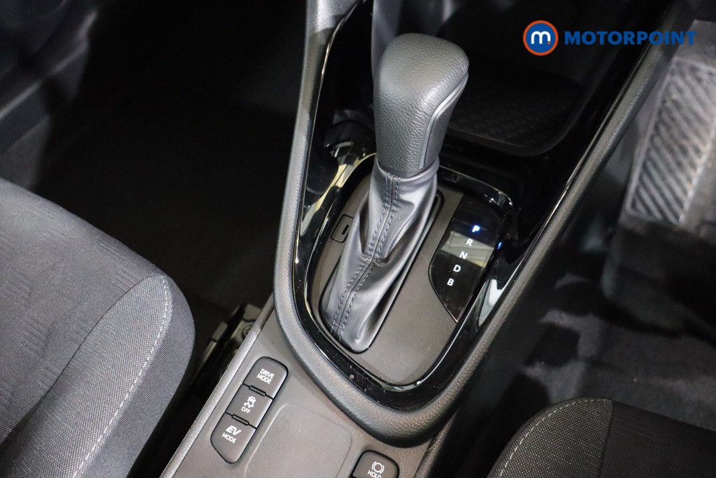 Toyota Yaris Design Automatic Petrol-Electric Hybrid Hatchback - Stock Number (1618616) - 9th supplementary image