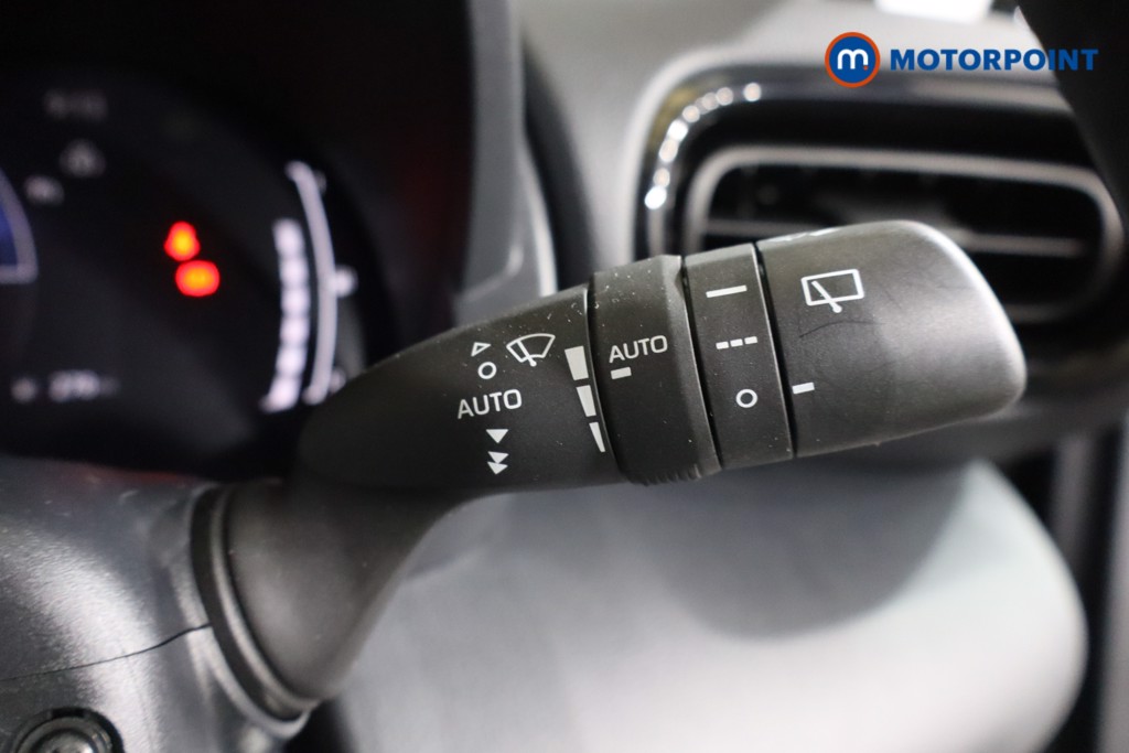 Toyota Yaris Design Automatic Petrol-Electric Hybrid Hatchback - Stock Number (1618616) - 13th supplementary image