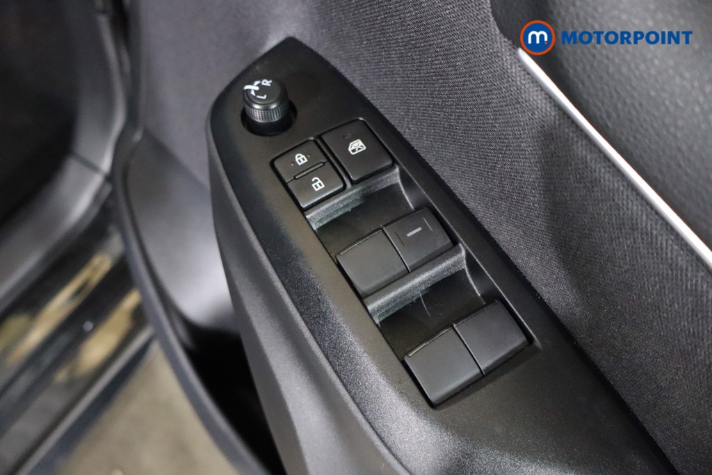 Toyota Yaris Design Automatic Petrol-Electric Hybrid Hatchback - Stock Number (1618616) - 14th supplementary image