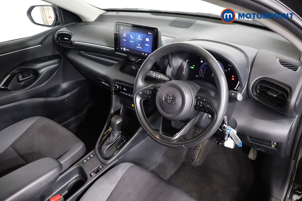 Toyota Yaris Design Automatic Petrol-Electric Hybrid Hatchback - Stock Number (1618616) - 1st supplementary image
