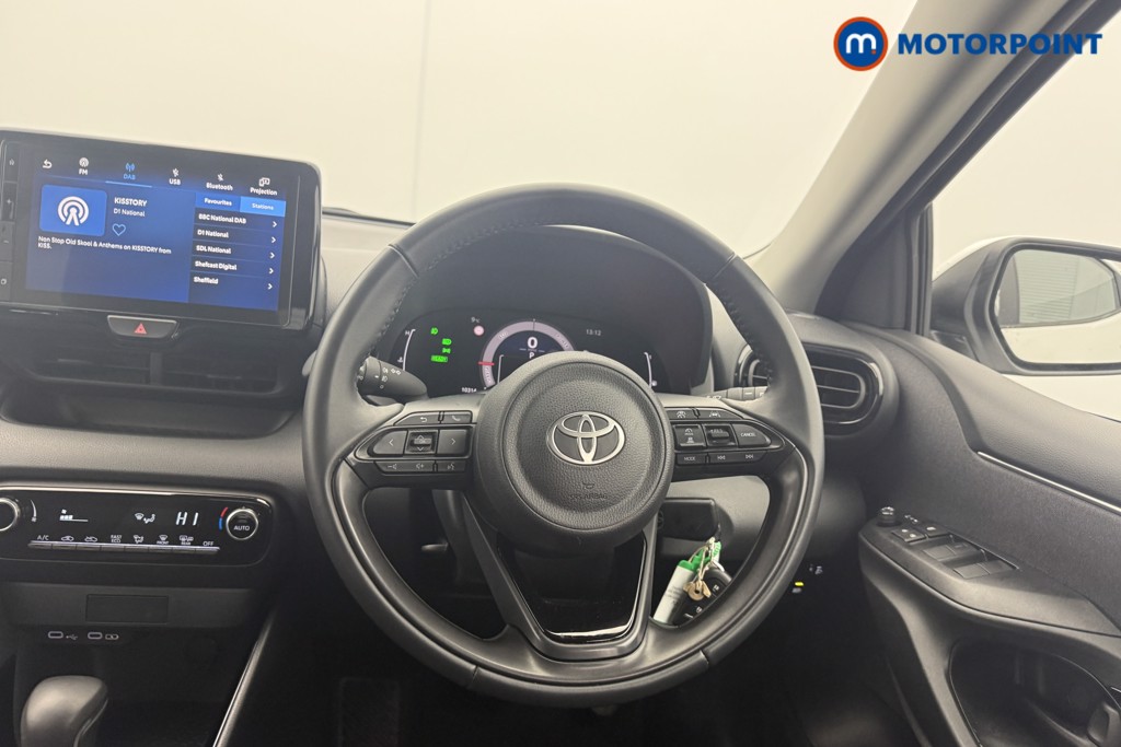 Toyota Yaris Design Automatic Petrol-Electric Hybrid Hatchback - Stock Number (1618627) - 2nd supplementary image