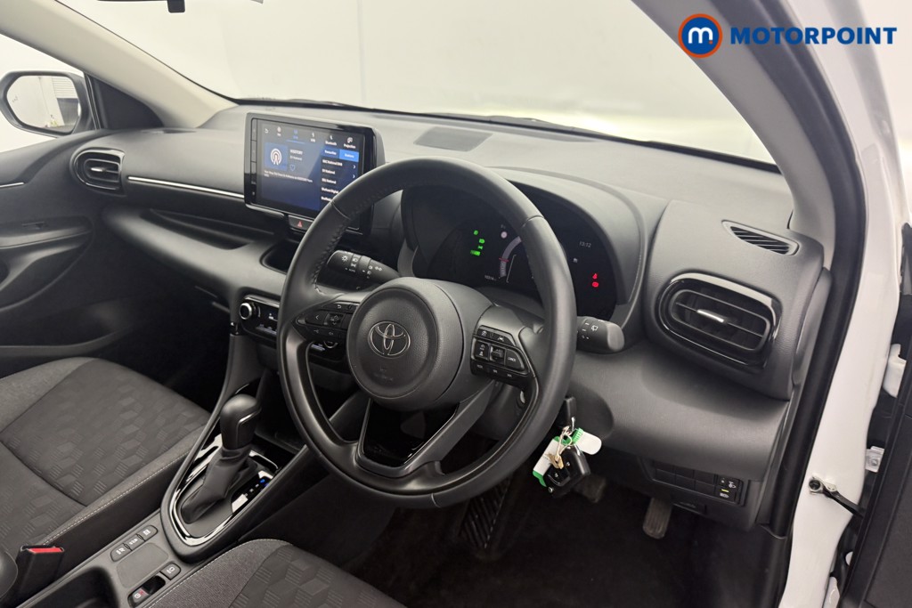 Toyota Yaris Design Automatic Petrol-Electric Hybrid Hatchback - Stock Number (1618627) - 3rd supplementary image