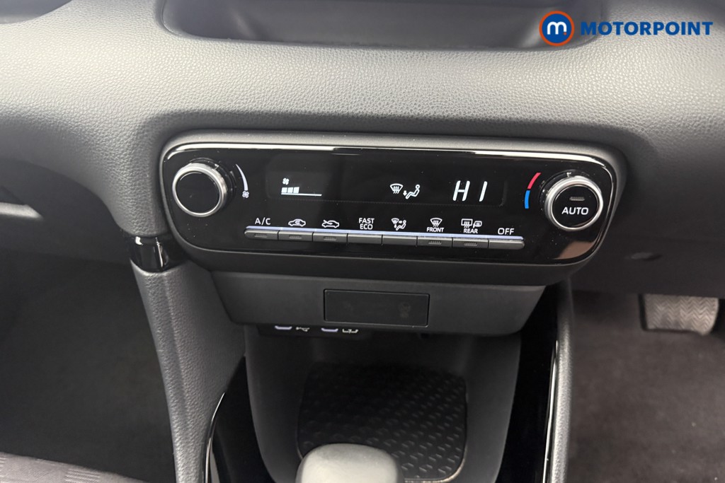 Toyota Yaris Design Automatic Petrol-Electric Hybrid Hatchback - Stock Number (1618627) - 7th supplementary image