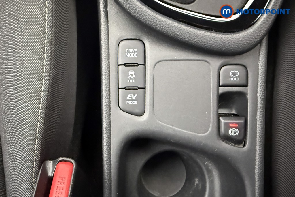 Toyota Yaris Design Automatic Petrol-Electric Hybrid Hatchback - Stock Number (1618627) - 9th supplementary image