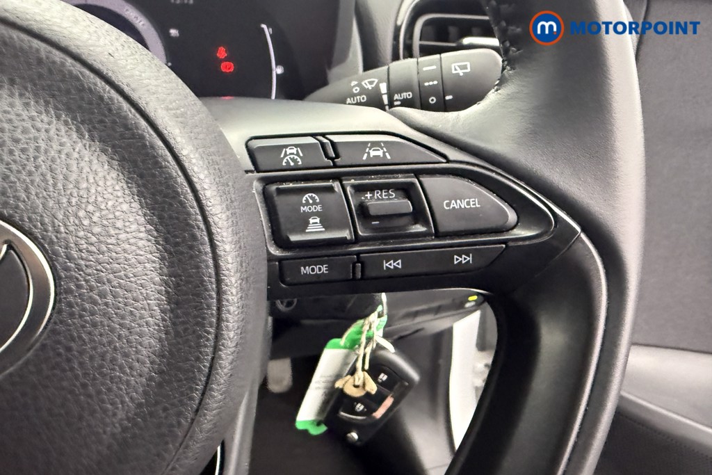 Toyota Yaris Design Automatic Petrol-Electric Hybrid Hatchback - Stock Number (1618627) - 11th supplementary image