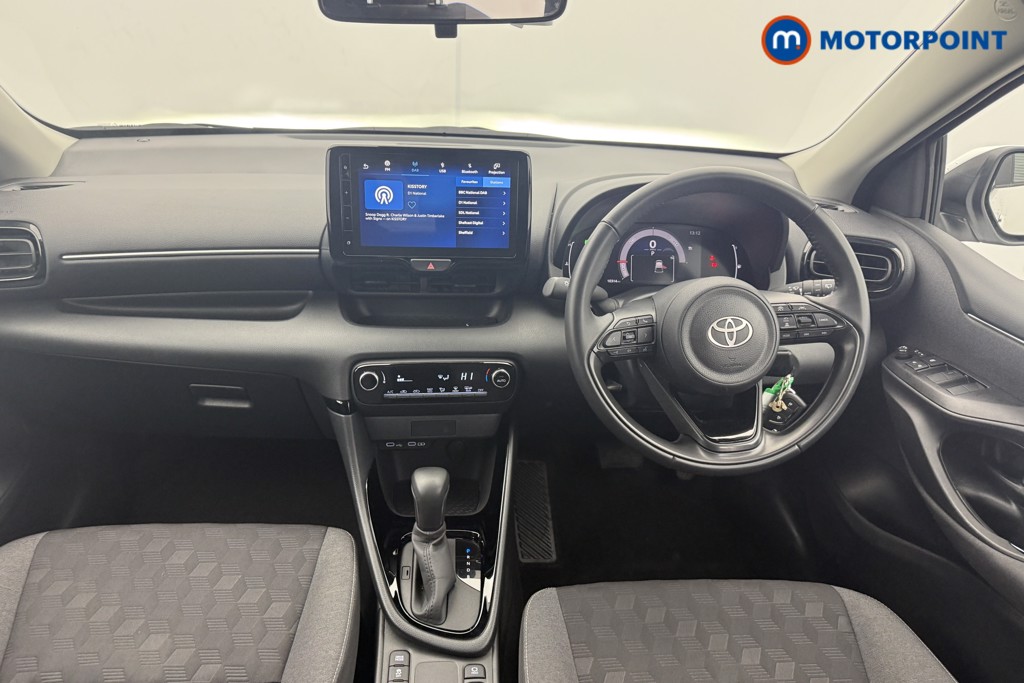 Toyota Yaris Design Automatic Petrol-Electric Hybrid Hatchback - Stock Number (1618627) - 1st supplementary image
