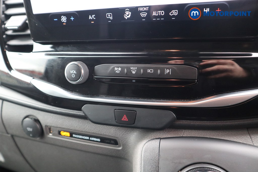 Ford Transit Limited Automatic Diesel Medium Roof Van - Stock Number (1607440) - 5th supplementary image