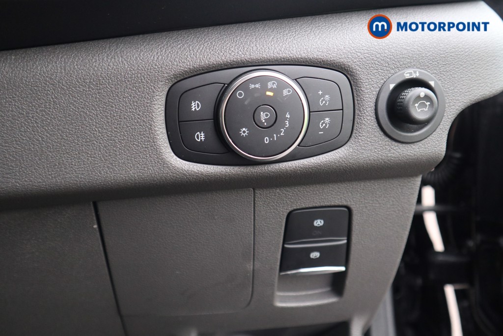 Ford Transit Limited Automatic Diesel Medium Roof Van - Stock Number (1607440) - 7th supplementary image