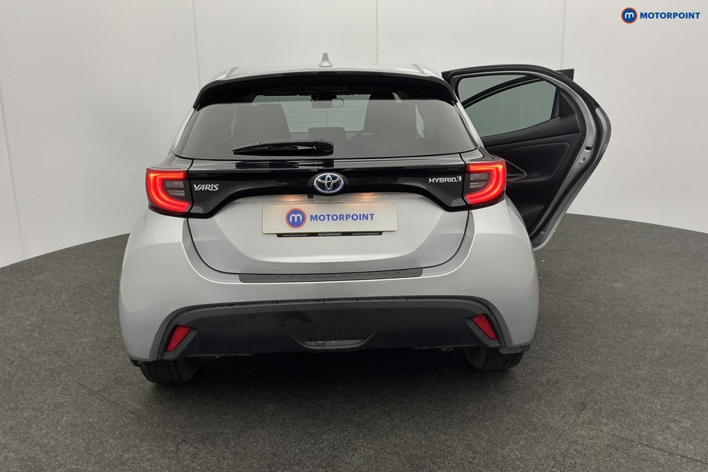 Toyota Yaris Design Automatic Petrol-Electric Hybrid Hatchback - Stock Number (1607803) - 4th supplementary image