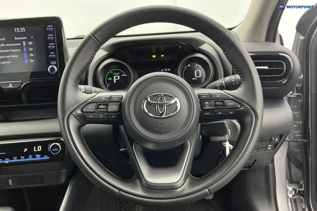 Toyota Yaris Design Automatic Petrol-Electric Hybrid Hatchback - Stock Number (1607803) - 8th supplementary image