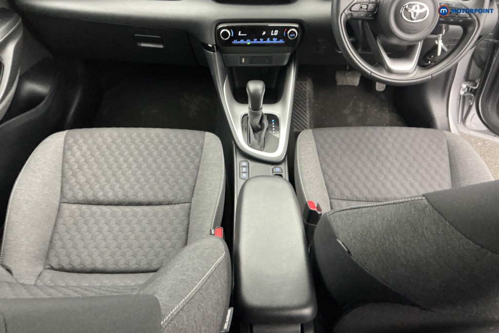 Toyota Yaris Design Automatic Petrol-Electric Hybrid Hatchback - Stock Number (1607803) - 12th supplementary image